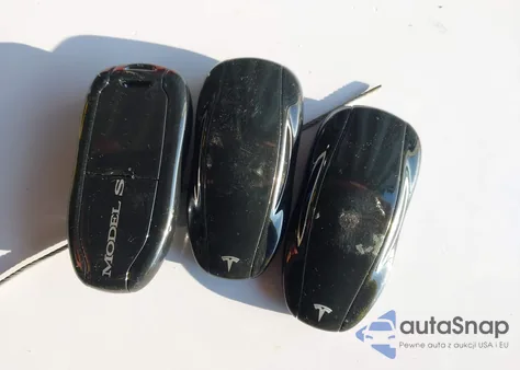 2015 Tesla Model S 70D/85D/P85D z USA, uszkodzony, nr VIN 5YJSA1H28FFP67767